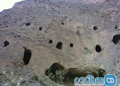 غارهای سنگی کافرکلی یکی از جاذبه های گردشگری آمل است