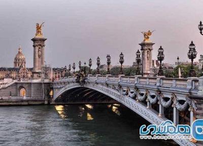 پل الکساندر سوم یکی از پل های دیدنی پاریس است