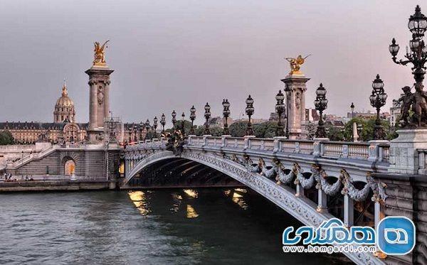 پل الکساندر سوم یکی از پل های دیدنی پاریس است