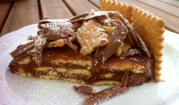 طرز تهیه دسر بیسکویت بستنی؛ یک دسر بی نظیر طرز تهیه دسر بیسکویت بستنی؛ یک دسر بی نظیر